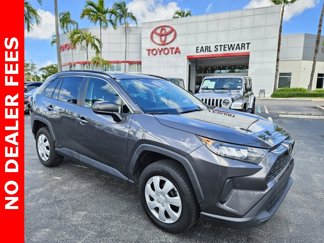 Used 2021 Toyota RAV4 LE image 1