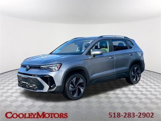 New 2025 Volkswagen Taos SE image 1