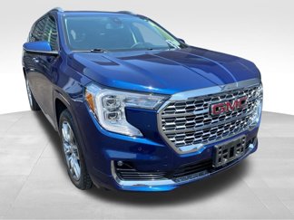 Used 2023 GMC Terrain Denali image 1