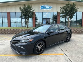Used 2023 Toyota Camry SE image 1