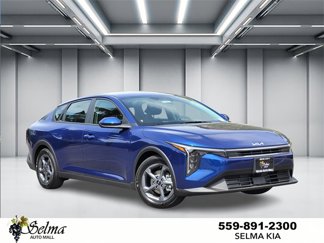 New 2025 Kia K4 LXS image 1