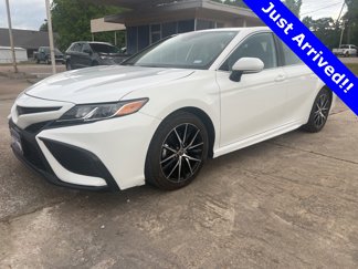 Used 2023 Toyota Camry SE image 1