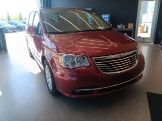 Used 2016 Chrysler Town & Country Touring w/ Driver Convenience Group image 1