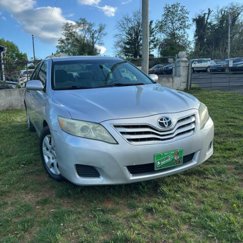 Used 2010 Toyota Camry LE image 1