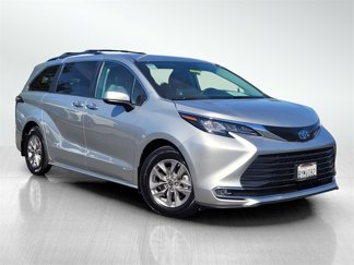 Used 2021 Toyota Sienna XLE image 1