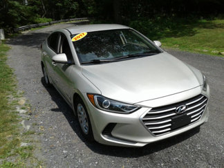 Used 2017 Hyundai Elantra SE image 1