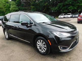 Used 2017 Chrysler Pacifica Touring-L image 1