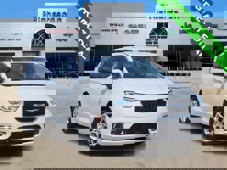 Used 2023 Chrysler Pacifica Touring-L image 1