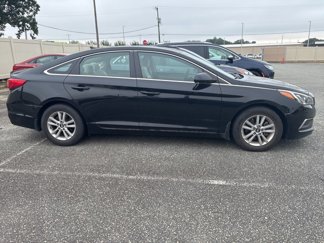 Used 2016 Hyundai Sonata SE image 1
