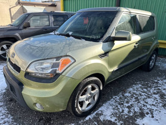 Used 2011 Kia Soul ! w/ Premium Pkg image 1