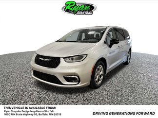 Used 2024 Chrysler Pacifica Limited image 1