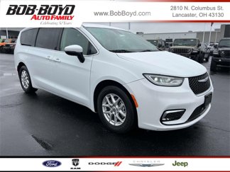 Used 2023 Chrysler Pacifica Touring-L image 1