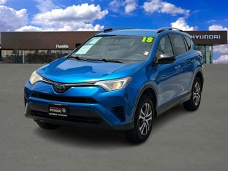 Used 2018 Toyota RAV4 LE image 1