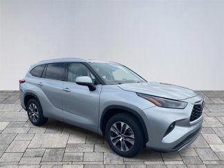 Used 2022 Toyota Highlander XLE image 1