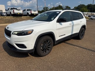 Used 2023 Jeep Cherokee Altitude Lux image 1