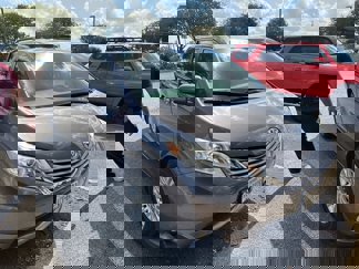 Used 2017 Toyota Sienna XLE image 1