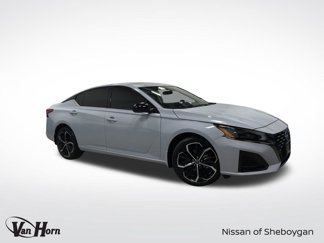 Used 2023 Nissan Altima 2.5 SR w/ SR Premium Package image 1