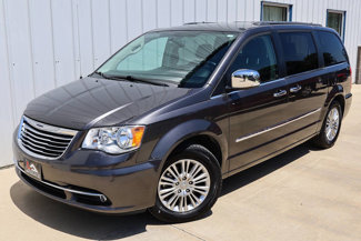Used 2015 Chrysler Town & Country Touring-L w/ Driver Convenience Group image 1