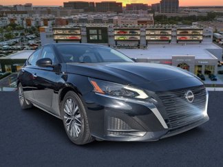 Used 2023 Nissan Altima 2.5 SV image 1
