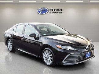 Used 2022 Toyota Camry LE image 1
