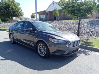 Used 2017 Ford Fusion SE image 1