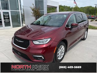 Used 2023 Chrysler Pacifica Touring-L image 1