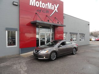 Used 2017 Nissan Altima 2.5 SL w/ Moonroof Package image 1