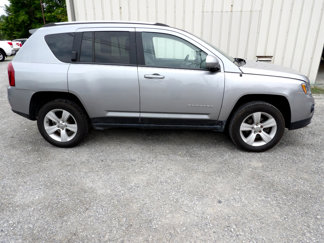 Used 2017 Jeep Compass Latitude image 1