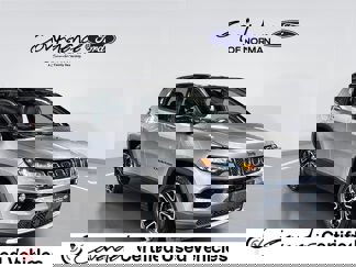 Used 2023 Jeep Compass Limited image 1