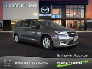 Used 2023 Chrysler Pacifica Touring-L image 1
