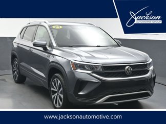 Used 2024 Volkswagen Taos SE image 1
