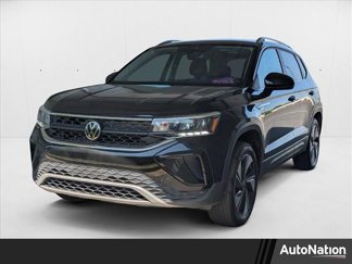 Used 2024 Volkswagen Taos SE image 1