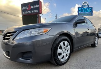 Used 2010 Toyota Camry LE image 1