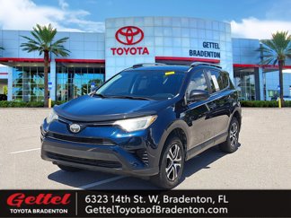 Used 2018 Toyota RAV4 LE image 1