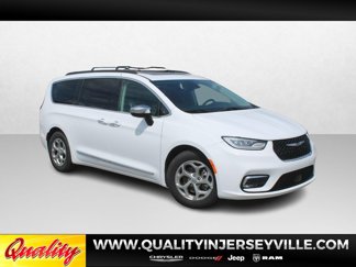 Used 2023 Chrysler Pacifica Limited image 1