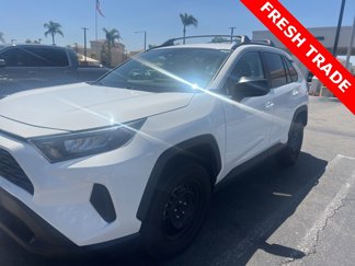 Used 2020 Toyota RAV4 LE image 1