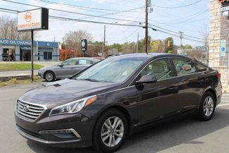 Used 2015 Hyundai Sonata SE image 1