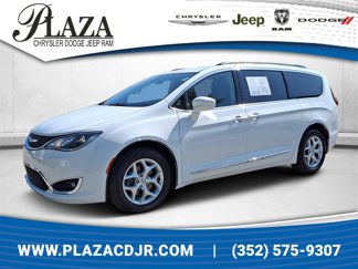 Used 2017 Chrysler Pacifica Touring-L w/ Tire & Wheel Group image 1