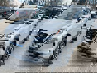 Used 2022 Nissan Rogue SV image 1