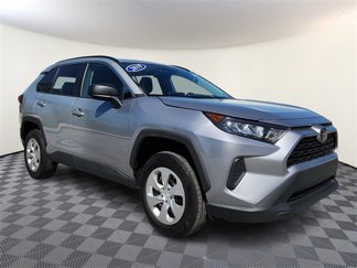 Used 2019 Toyota RAV4 LE image 1