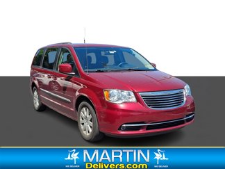 Used 2016 Chrysler Town & Country Touring image 1