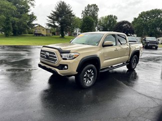 Used 2017 Toyota Tacoma TRD Off-Road image 1