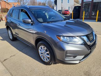 Used 2017 Nissan Rogue SV image 1