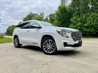 Used 2024 GMC Terrain Denali w/ Denali Premium Package image 1