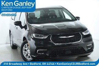 Used 2023 Chrysler Pacifica Touring-L image 1