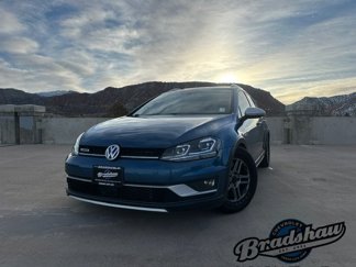 Used 2017 Volkswagen Golf Alltrack S image 1