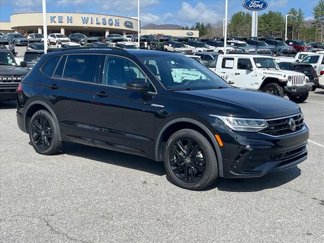 Used 2022 Volkswagen Tiguan SE R-Line image 1