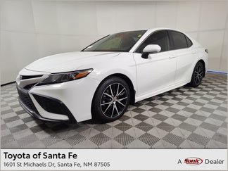 Used 2022 Toyota Camry SE image 1