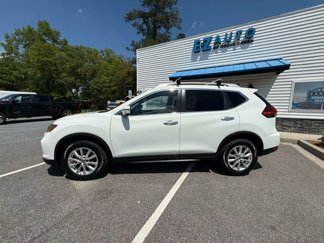 Used 2017 Nissan Rogue SV image 1