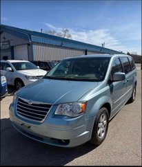 Used 2010 Chrysler Town & Country Touring image 1